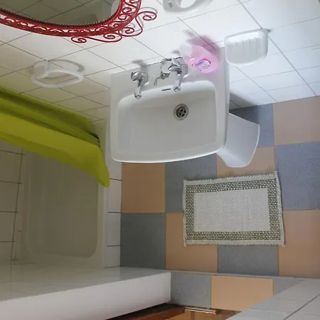 אכסניה Lagos Central Hostel לאגוּ‏ש