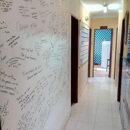 Lagos Central Hostel * לאגוּ‏ש